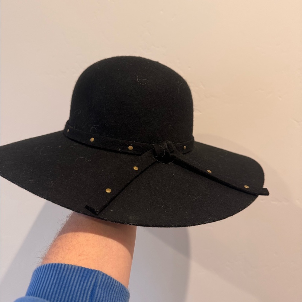 Elegant Black Wide-Brim Hat